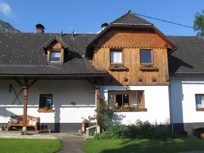 Das Gebäude in dem sich der Bauernhof befindet