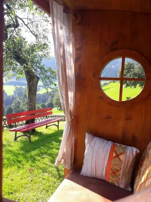 Ein Garten an der Unterkunft Frühstückspension Rötelstein