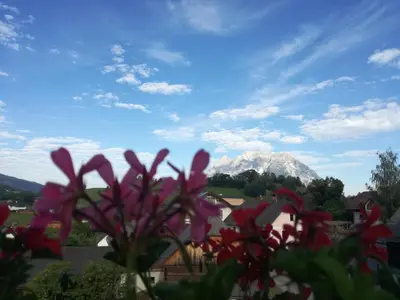 Ein allgemeiner Bergblick oder ein Berglick von der Pension aus