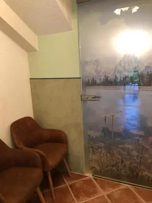 Ein Sitzbereich in der Unterkunft Waldhaus