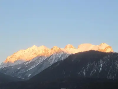 Ein allgemeiner Bergblick oder ein Berglick von der Ferienwohnung aus