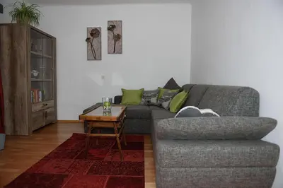 Ein Sitzbereich in der Unterkunft Ferienwohnung Alpenblick