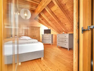 Ein Bett oder Betten in einem Zimmer der Unterkunft Alpenglück Chalet Schladming - Dachstein by AA Holiday Homes