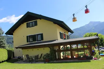 Ein allgemeiner Bergblick oder ein Berglick von der Ferienwohnung aus