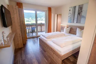 Ein Bett oder Betten in einem Zimmer der Unterkunft COOEE alpin Hotel Dachstein