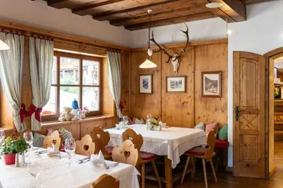 Ein Restaurant oder anderes Speiselokal in der Unterkunft Hotel Bischofsmütze