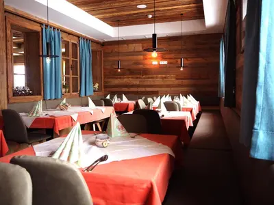 Ein Sitzbereich in der Unterkunft DAV-Haus (Alpenverein)