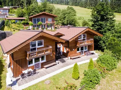 Das Gebäude in dem sich das Ferienhaus befindet