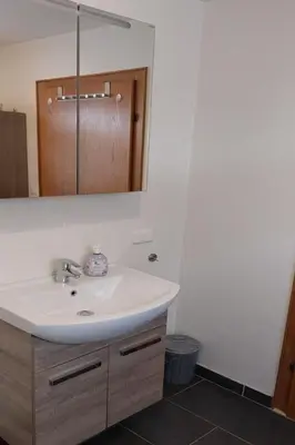 Ein Badezimmer in der Unterkunft Apartment Tobias 1 by Interhome