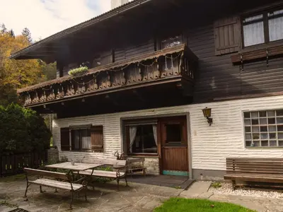 Das Gebäude in dem sich das Ferienhaus befindet