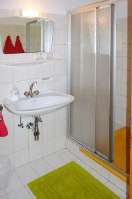 Ein Badezimmer in der Unterkunft Holiday Home Katharina by Interhome