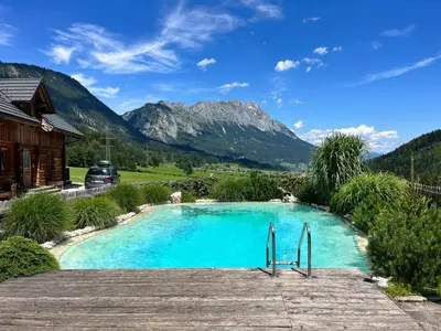 Ein allgemeiner Bergblick oder ein Berglick von des Chalets aus