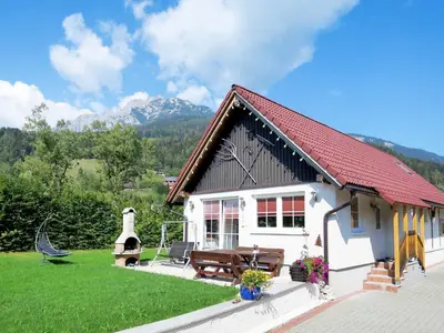 Ein allgemeiner Bergblick oder ein Berglick von des Ferienhauses aus