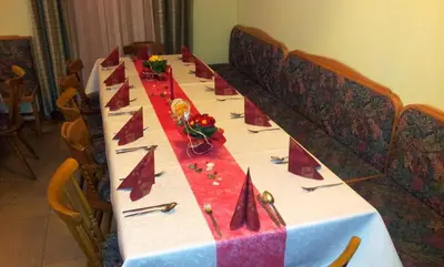 Ein Restaurant oder anderes Speiselokal in der Unterkunft Gasthof Jaegerwirt