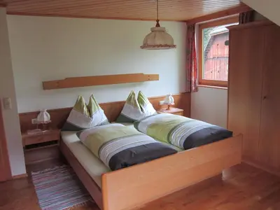 Ein Bett oder Betten in einem Zimmer der Unterkunft Kocherhof