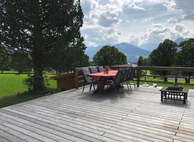 Ein allgemeiner Bergblick oder ein Berglick von der Ferienwohnung aus