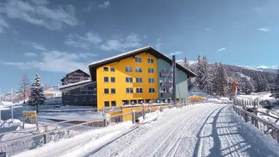 Basekamp Mountain Budget Hotel im Winter