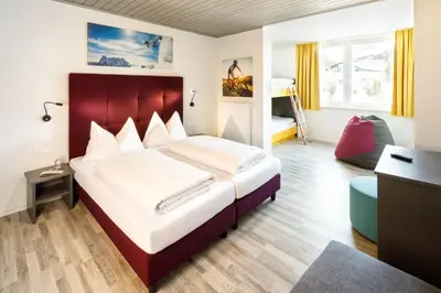 Ein Bett oder Betten in einem Zimmer der Unterkunft Basekamp Mountain Budget Hotel