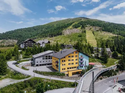 Ein allgemeiner Bergblick oder ein Berglick von des Hotels aus