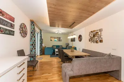 Ein Sitzbereich in der Unterkunft Appartement Alpenglocke by Schladming-Appartements