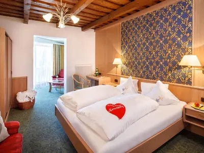 Ein Bett oder Betten in einem Zimmer der Unterkunft Familienhotel Hinteregger