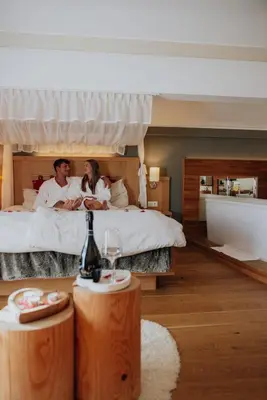 Ein Bett oder Betten in einem Zimmer der Unterkunft Hotel Lärchenhof