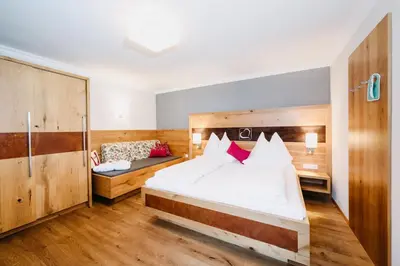 Ein Bett oder Betten in einem Zimmer der Unterkunft Hotel Taxerhof
