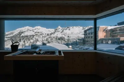 Ein allgemeiner Bergblick oder ein Berglick von des Hotels aus
