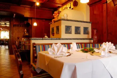 Ein Restaurant oder anderes Speiselokal in der Unterkunft Gasthof Weißes Rössl