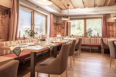 Ein Restaurant oder anderes Speiselokal in der Unterkunft schaus Lüftenegger - Apart-Zirbenpension