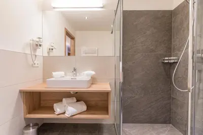 Ein Badezimmer in der Unterkunft OFENTÜRL alpine living