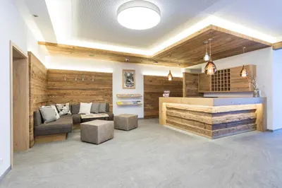 Ein Sitzbereich in der Unterkunft OFENTÜRL alpine living