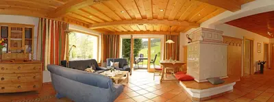 Ein Sitzbereich in der Unterkunft Haus Dachstein