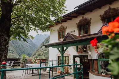 Ein allgemeiner Bergblick oder ein Berglick von der Pension aus