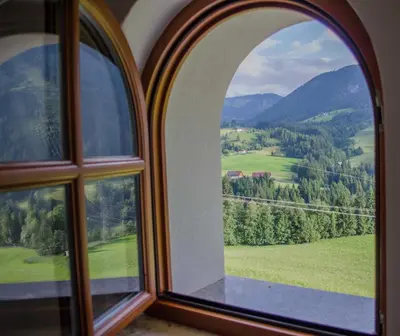 Ein allgemeiner Bergblick oder ein Berglick von der Ferienwohnung aus
