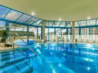 Der Swimmingpool an oder in der Nähe von Hotel Vierjahreszeiten