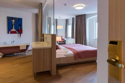 Ein Bett oder Betten in einem Zimmer der Unterkunft Seehotel Schwan