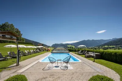 Ein allgemeiner Bergblick oder ein Berglick von der Ferienwohnung aus