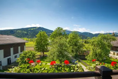 Ein allgemeiner Bergblick oder ein Berglick von der Ferienwohnung aus