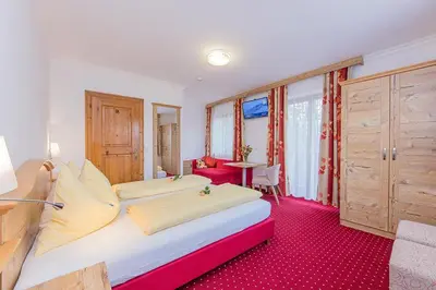 Ein Bett oder Betten in einem Zimmer der Unterkunft Hotel - Pension Ötzmooshof