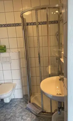 Ein Badezimmer in der Unterkunft Gasthaus Schöberingerhof