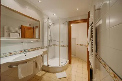 Ein Badezimmer in der Unterkunft Hotel Lerch