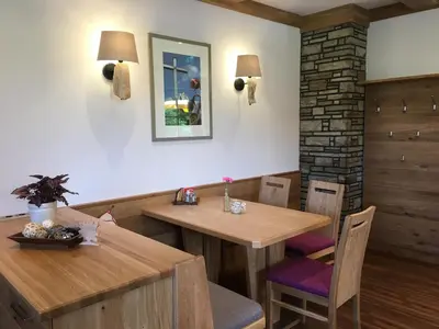 Ein Sitzbereich in der Unterkunft Gasthof Botenwirt