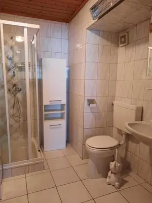 Ein Badezimmer in der Unterkunft Gästehaus zur Post - Heritage Inn