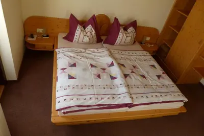 Ein Bett oder Betten in einem Zimmer der Unterkunft Haus Hönegger