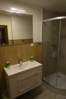 Ein Badezimmer in der Unterkunft Hotel Gasthof Markterwirt