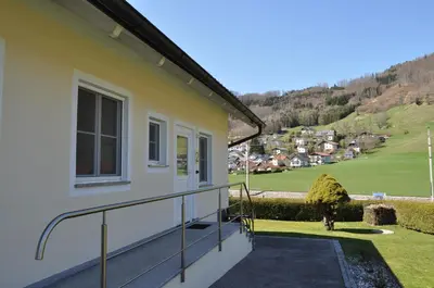 Ein allgemeiner Bergblick oder ein Berglick von der Ferienwohnung aus