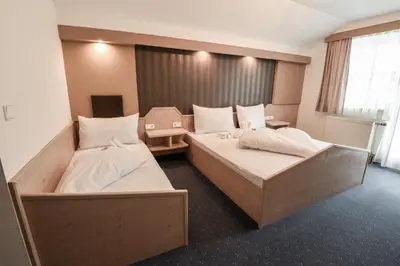 Ein Bett oder Betten in einem Zimmer der Unterkunft Golf & Skipension Krug