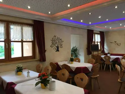 Ein Sitzbereich in der Unterkunft Golf & Skipension Krug