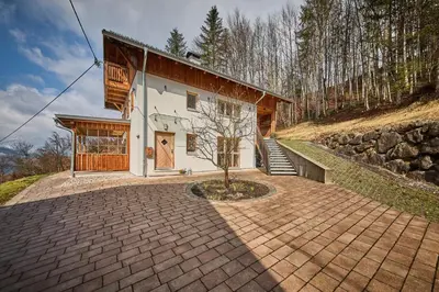 Das Gebäude in dem sich die Ferienwohnung befindet